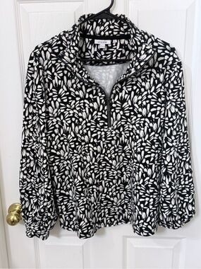 Chico's Black & White Floral-Scatter Quarter Zip Pullover